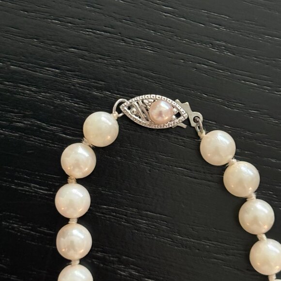 Vintage Akoya Pearls Individually Knotted with Silver Clasp EUC - Picture 5 of 7